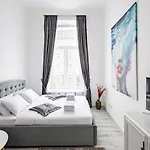 Апартаменти Avangard Shevchenko Avenue 25