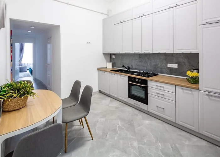 Avangard Shevchenko Avenue 25 * לבוב