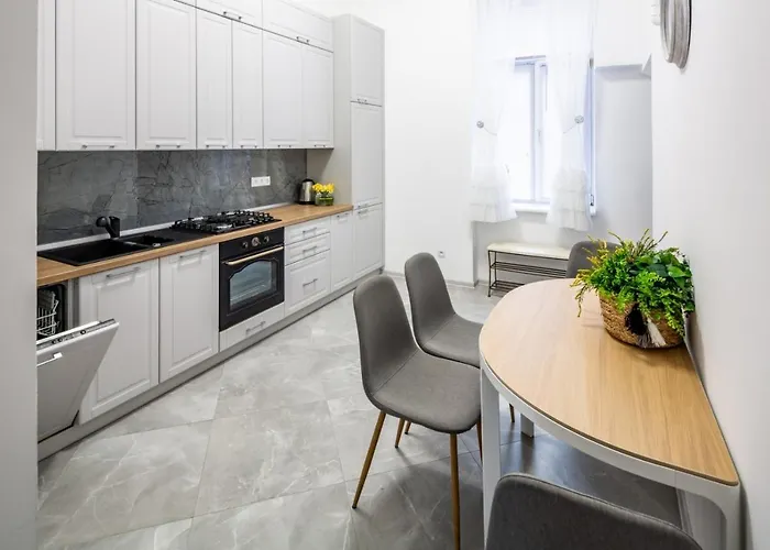 Avangard Shevchenko Avenue 25 * לבוב