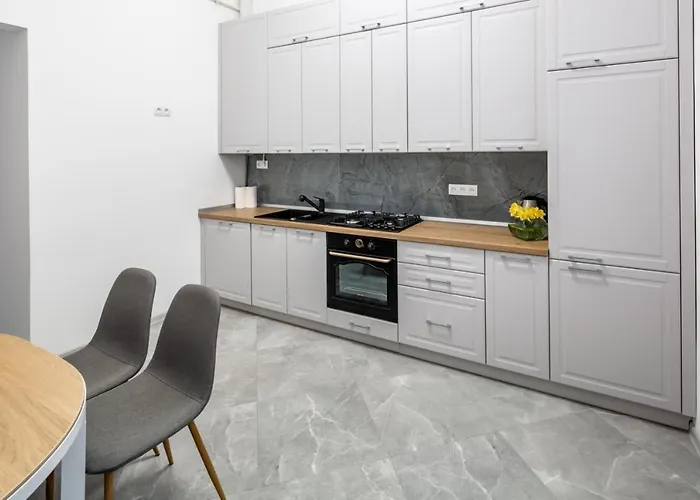 Avangard Shevchenko Avenue 25 * Lvov