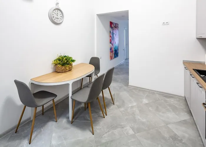 Avangard Shevchenko Avenue 25 * לבוב