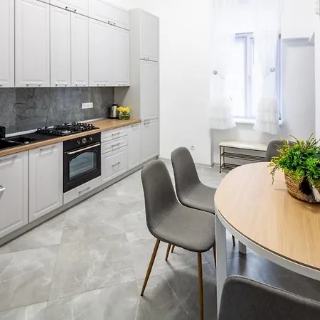 Avangard Shevchenko Avenue 25 * Lviv