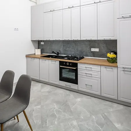 Avangard Shevchenko Avenue 25 * Lviv